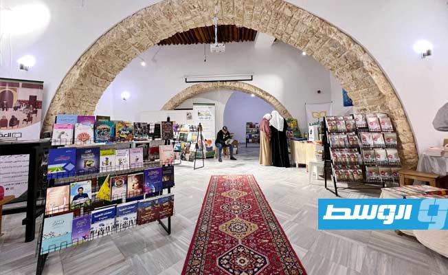 معرض للكتاب بالمدينة القديمة في طرابلس