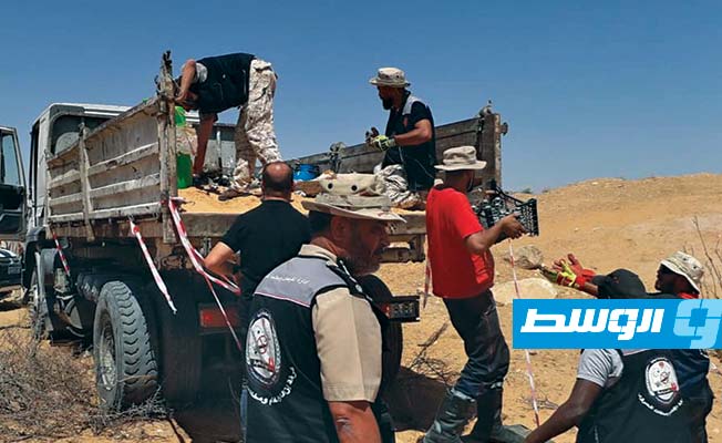 فرق إزالة الألغام تشارك في تفجير الألغام ومخلفات الحروب في طرابلس، 13 أغسطس 2020 (داخلية الوفاق)