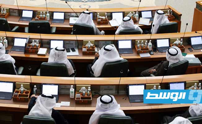 الحكومة الكويتية تدعو إلى انتخابات تشريعية في نهاية سبتمبر