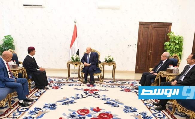 السفير الليبي الجديد لدى اليمن إدريس أبوبكر يلتقى رئيس مجلس القيادة الرئاسي رشاد العليمي (وزارة الخارجية اليمنية)