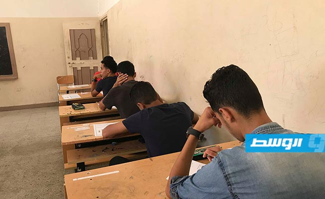 طلاب الشهادة الإعدادية بطبرق يعيدون أداء امتحان اللغة الإنجليزية