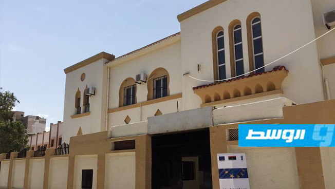 بلدية بنغازي تعلن الانتهاء من صيانة عيادة بغداد بشارع عمرو بن عاص