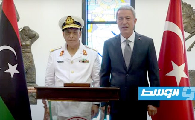 فيديو.. وزير الدفاع التركي يستقبل قائد القوات البحرية التابعة لحكومة الوفاق