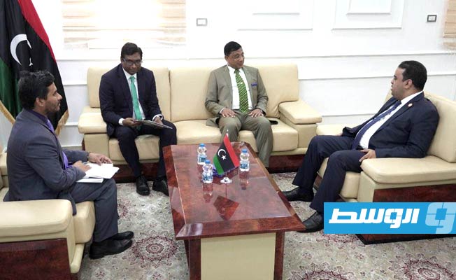 لقاء العابد مع سفير بنغلاديش لدى ليبيا شميم الزمان بمقر الوزارة في طرابلس، الثلاثاء 27 سبتمبر 2022. (وزارة العمل والتأهيل)