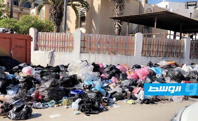 تكدس القمامة في شوارع طرابلس والبلدية تعلن حــلًا مؤقتًا