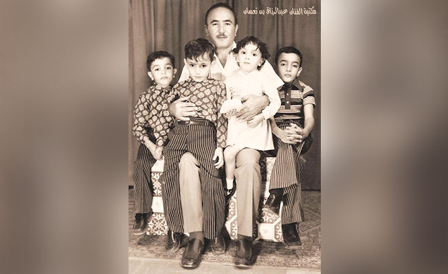 الفنان عبدالرزاق بن نعسان مع عائلته