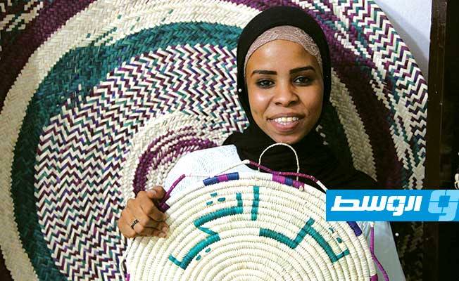فتاة ليبية تفتتح مشروعا في بنغازي لبيع المنتجات التقليدية