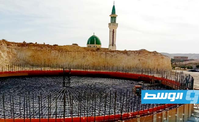 صب القواعد الخرسانية لخزان مياه بمنطقة سيدي معمر في ترهونة