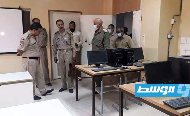 جولة وفد إدارة التدريب التابعة لرئاسة الأركان العامة للجيش في طرابلس بعدد من القطاعات والمواقع العسكرية في بني وليد. (الإنترنت)