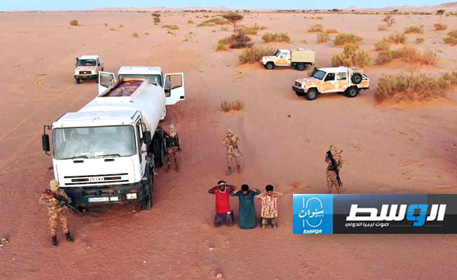 جانب من عملية أمنية ضد المهربين وسط الصحراء الليبية، الأحد 9 يونيو 2024 (اللواء 444 قتال)