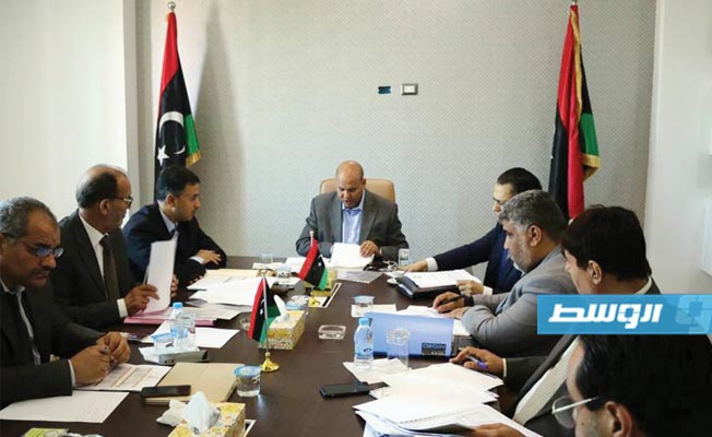 المجبري يلتقي ممثلين عن وزارة المالية ومصرف ليبيا المركزي