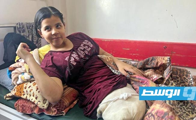 بترت ساقها في غارة سابقة.. الطفلة دينا تستشهد في قصف إسرائيلي على مجمع طبي بخان يونس