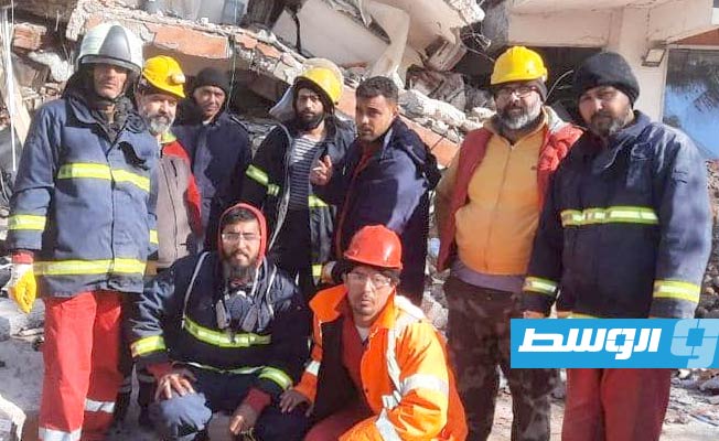 أعضاء من الفريق الليبي خلال عمليات البحث والإنقاذ في تركيا. (هيئة السلامة الوطنية)
