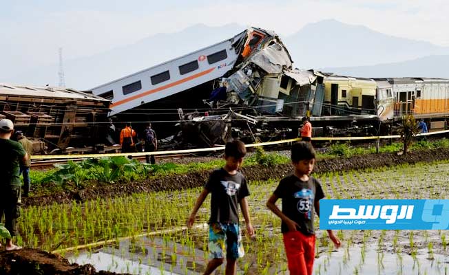 3 قتلى و28 جريحا في تصادم بين قطارين في إندونيسيا
