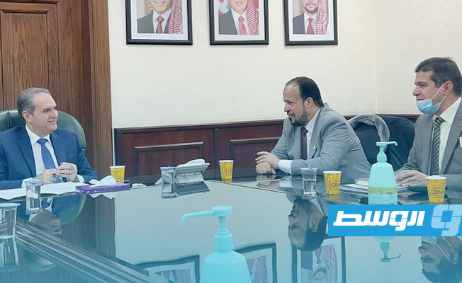 من اجتماع الزناتي في عمان مع وزير الصحة الأردني، 20 يناير 2022. (وزارة الصحة)