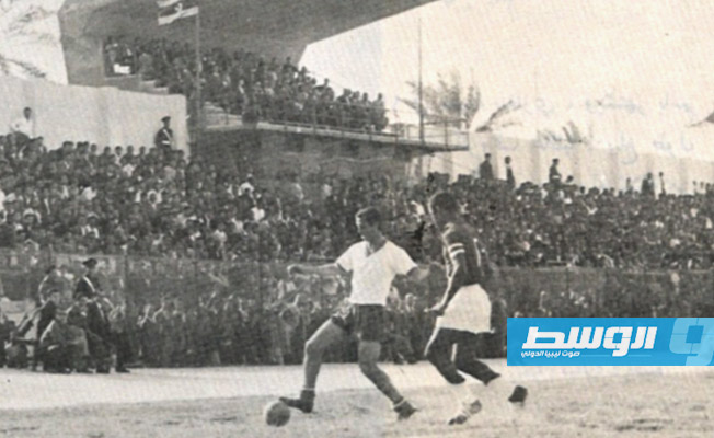 لقطة من مباراة الهلال واتحاد طرابلس عام 1960 والتي تحصل بعدها الشعالية على لقب «الدولي»