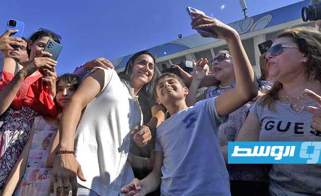 استقبال شعبي لنجمة التنس أُنس جابر في تونس. (الإنترنت)