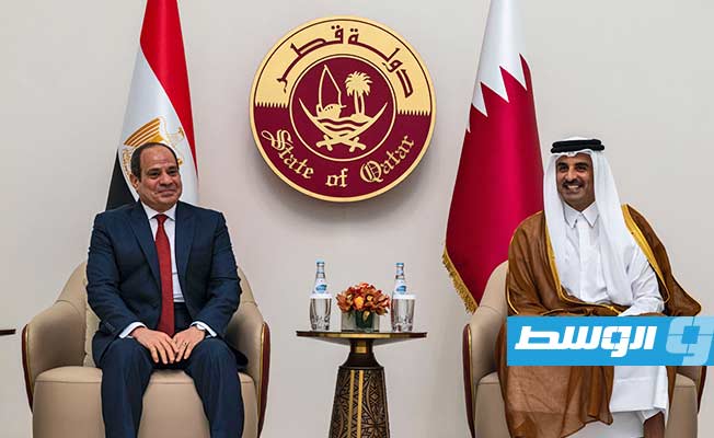 السيسي وتميم بن حمد عقب وصول الرئيس المصري إلى الدوحة، 13 سبتمبر 2022. (تويتر)