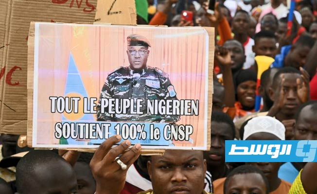 الآلاف يتظاهرون في النيجر دعمًا للانقلاب عقب الإعلان عن فترة انتقالية