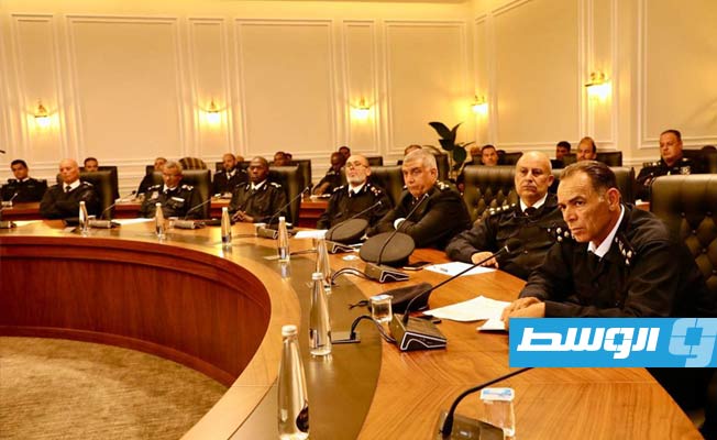 اجتماع الطرابلسي مع رؤساء مراكز الشرطة والتحقيقات التابعة لمديريات أمن طرابلس الكبرى. الإثنين 14 نوفمبر 2022. (وزارة الداخلية)