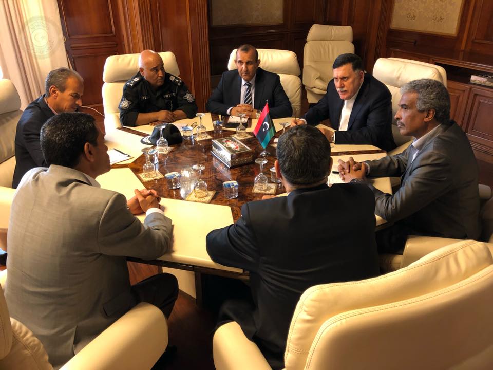 اجتماع السراج مع القيادات الأمنية والعسكرية في طرابلس. (المكتب الإعلامي لرئيس المجلس الرئاسي)