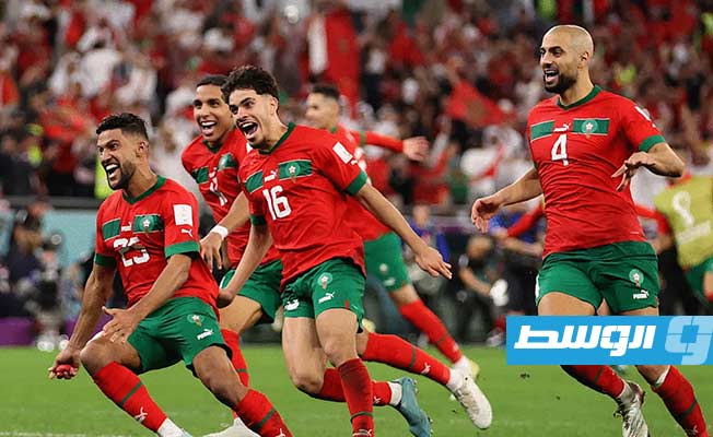لاعبو المنتخب المغربي يعبرون عن فرحتهم بعد التأهل إلى ربع نهائي كأس العالم، 6 ديسمبر 2022. (الإنترنت)