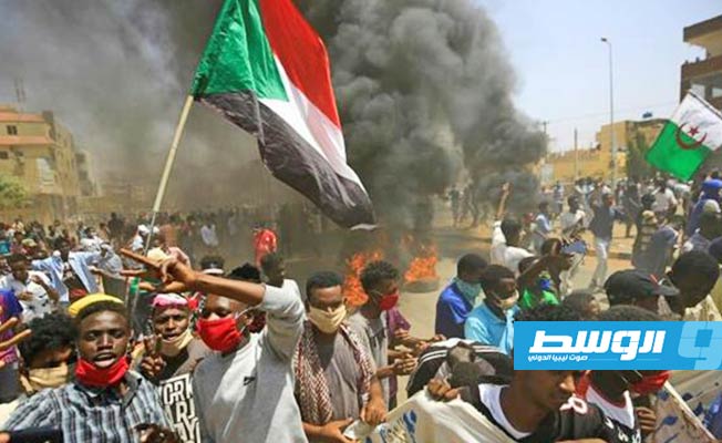 إعفاء مدير عام الشرطة السودانية ونائبه من منصبيهما إثر احتجاجات
