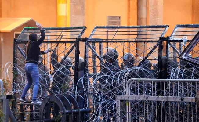 400 جريح في الصدامات بين المتظاهرين وقوات الأمن في لبنان