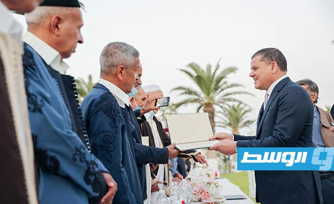 الدبيبة التقى بمدينة طرابلس عددًا من المتقاعدين من كافة الوزارات والمؤسسات الخدمية، الثلاثاء، 5 أكتوبر 2021 (صفحة الحكومة على فيسبوك)