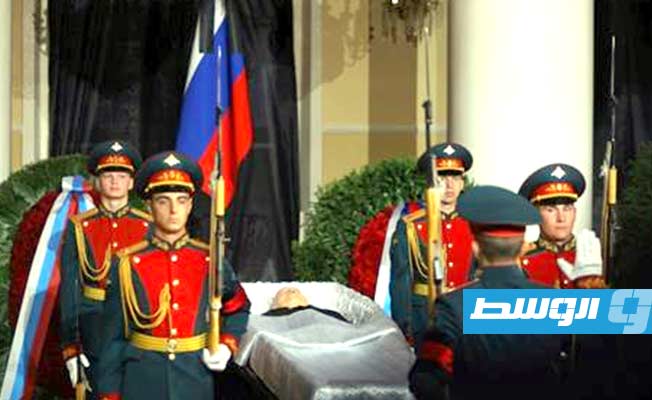 مئات الروس يودعون غورباتشيف وبوتين يغيب عن الجنازة