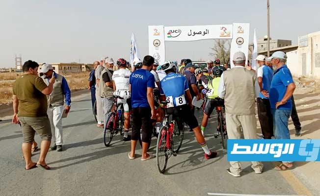 مدينة العزيزية تشهد انطلاق بطولة ليبيا للدراجات بمشاركة 45 دراجا من فئتي الكبار والناشئين. (تصوير الصديق قواس - الوسط)