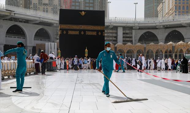السعودية تعيد فتح مساجد مكة اعتبارا من الأحد
