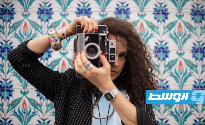الليبية نزيهة عريبي تتحدث عن «حقول الحرية» في «كارت بلانش» الخميس