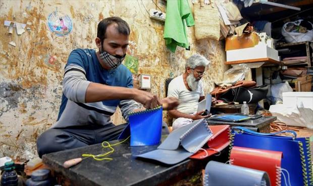 حرفيون من «الداليت» في الهند يكافحون التمييز بصنع حقائب اليد