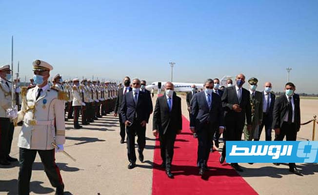 مراسم استقبال اللافي والكوني بمطار الجزائر، الأربعاء 9 يونيو 2021. (المجلس الرئاسي)
