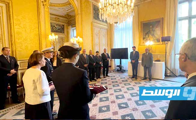 حفل تكريم الحداد والناظوري واعضاء لجنة «5+5» في باريس. (السفارة الليبية في باريس)
