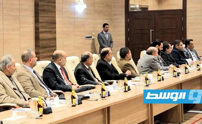اجتماع وزيرة العدل حليمة عبدالرحمن مع رئيس ورؤساء فروع مصلحة التسجيل العقاري. (وزارة العدل)