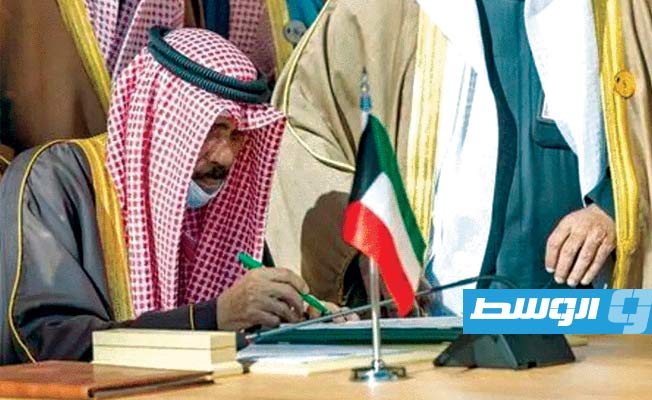 أمير الكويت يصدر مرسوما بالموافقة على حكومة جديدة مع الإبقاء على 3 وزراء
