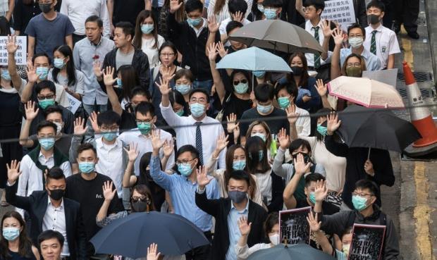 الصين تحاول إحكام قبضتها على هونغ كونغ.. وتحذر: لن نسمح بتقسيم البلاد