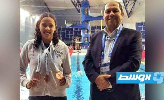 السبّاحة الليبية ملك المختار تتوج بـ3 برونزيات في «عربية السباحة»