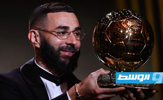 كريم بنزيمة يتوج بجائزة الكرة الذهبية