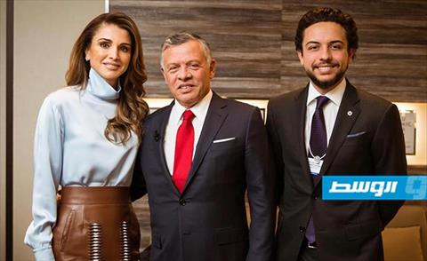 إطلالات راقية مستوحاة من الملكة رانيا لخريف 2018