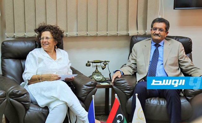 السفيرة الفرنسية تبحث في بنغازي الوضع بالهلال النفطي وتعزيز التعاون مع البلدية