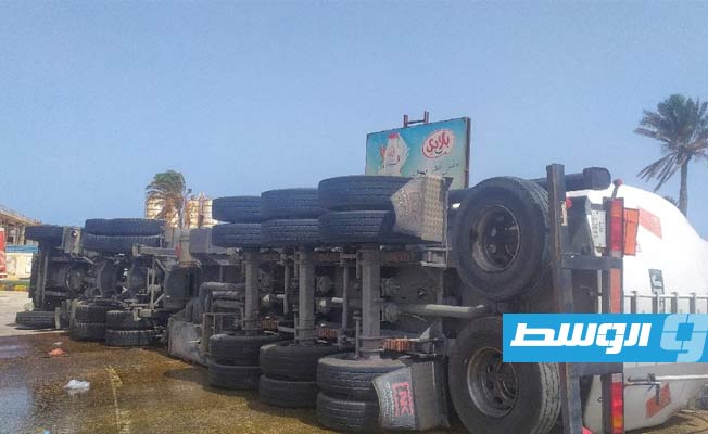 انقلاب شاحنة وقود بجزيرة معيتيقة في طرابلس