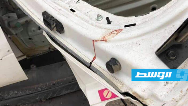 آثار قصف سيارة الإسعاف في عين زارة. (مركز الطب الميداني)