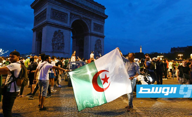 مشروع قانون جزائري يحدد حالات لتجريد مواطني الخارج من الجنسية