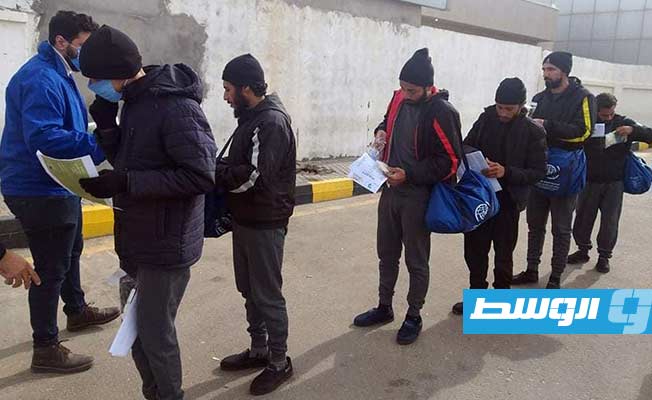 ترحيل 57 مهاجرا مصريا عبر مطار معيتيقة