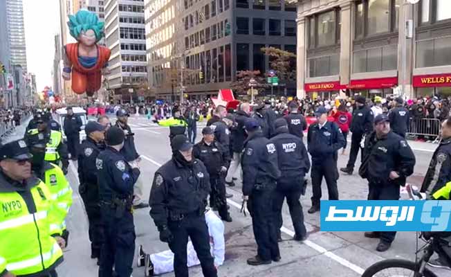 متظاهرون مؤيدون للفلسطينيين يعطلون موكب ميسيز لعيد الشكر في نيويورك (فيديو)