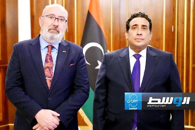 لقاء المنفي مع السفير البريطاني بمقر المجلس الرئاسي في طرابلس، 17 أبريل 2024. (المجلس الرئاسي)