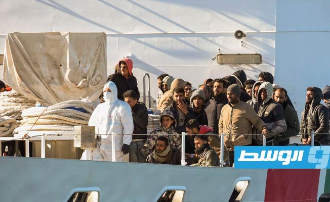 وصول مئات المهاجرين إلى إيطاليا (شاهد)